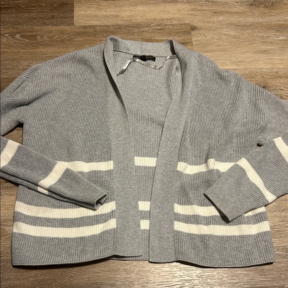 Banana Republic Gray and Cream Striped Cardigan💥